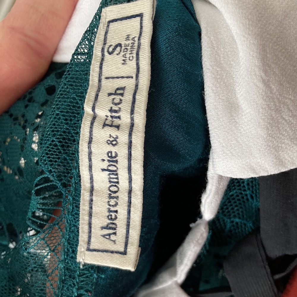 Size small Abercrombie & Fitch dress released circa 2017. Garment may be ironed - Picture 4 of 5